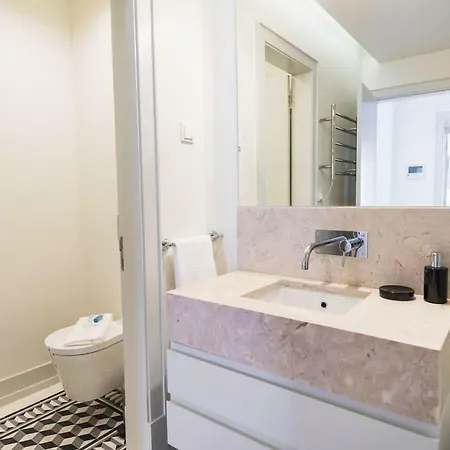 Unique 2 Bdr River View Baixa Alfama C דירה